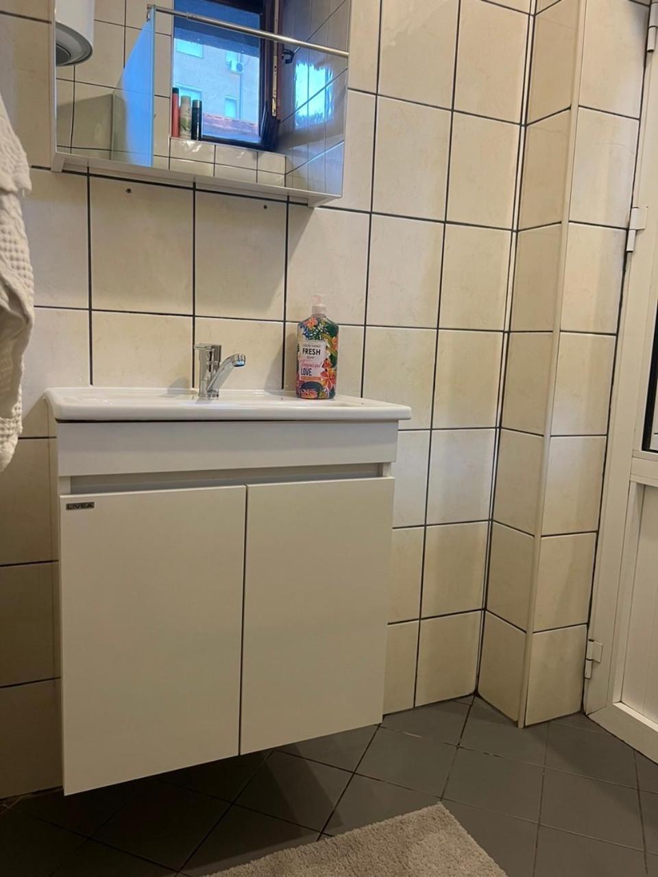 Friendly Rent Apartment Prishtinë Ngoại thất bức ảnh