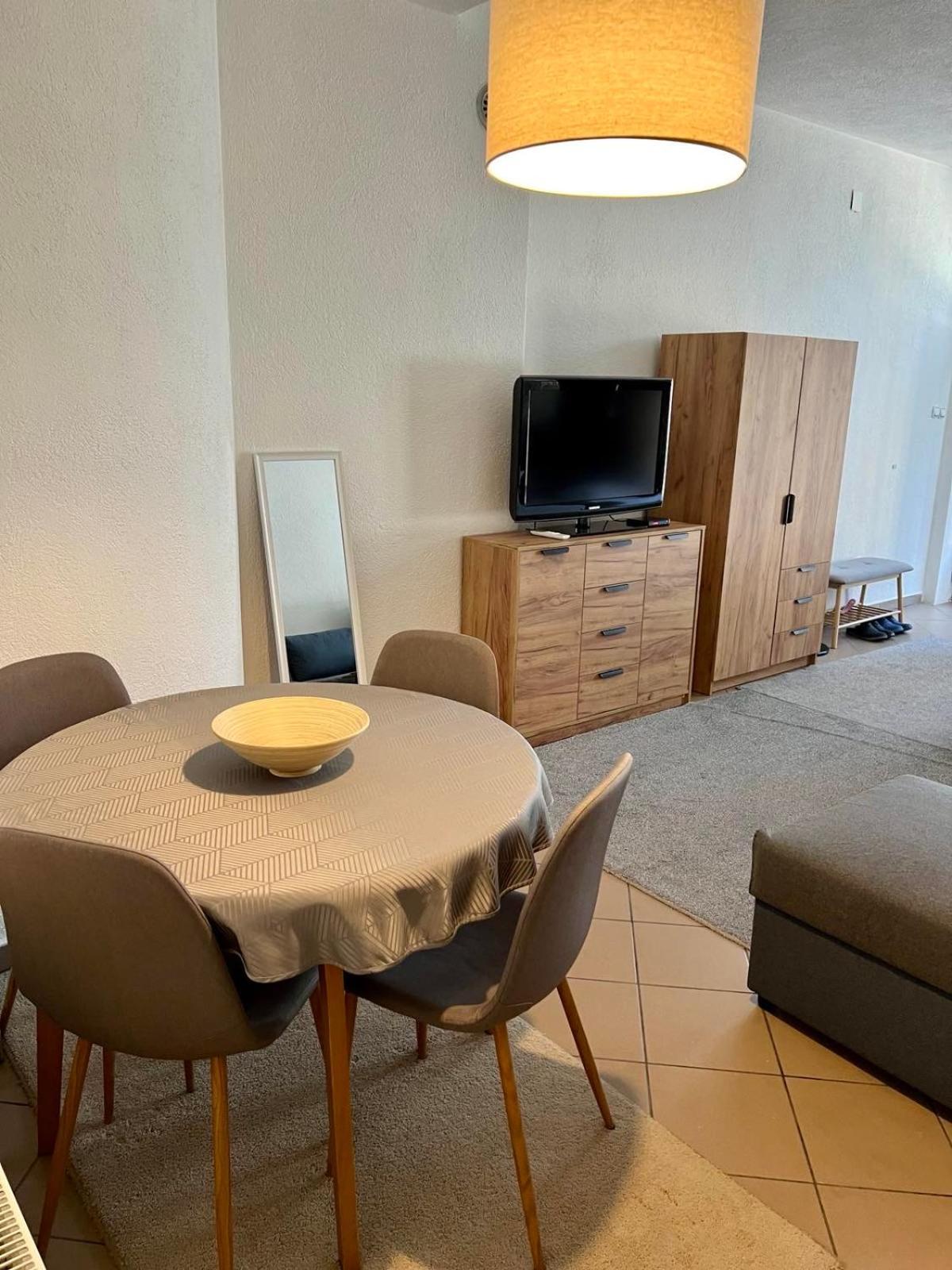 Friendly Rent Apartment Prishtinë Ngoại thất bức ảnh